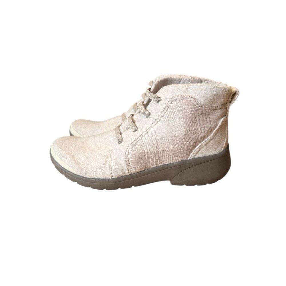 Bzees Kick Back Ankle Booties Womens 11 Washable Beige Plaid Fabric Lace Up Zip